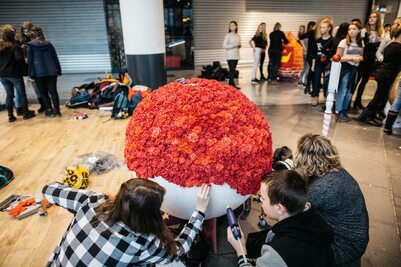 Świąteczna bombka_materiały prasowe Sukcesja (2)
