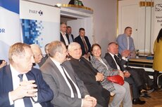 Gala SDP.  Laur SDP 2016 otrzymał red. naczelny „Niedzieli” ks. Ireneusz Skubiś (w środku) .jpg