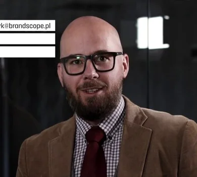 Są takie tematy dla PR-owców i marketingowców, które można nazwać evergreenami - wiecznie żywymi, wiecznie "żrącymi" przyczynkami do napisania świetnego tekstu czy informacji prasowej.
Wojciech Wężyk (managing partner w agencji PR Brandscope) rozmawia z Piotrem Habasińskim (dyrektor ds. PR) o najlepszych październikowych tematach, o których PR-owcy z zakresu finansów (i nie tylko!) powinni pamiętać, planując pracę w tym miesiącu. 

Wśród nich:
- powrót na studia
- wybory parlamentarne
- 1 listopada dzień Wszystkich Świętych
- jesienna pogoda

W Brandscope lubimy dzielić się wiedzą i inspiracjami. Dlatego przygotowaliśmy krótki materiał na temat tego, jakie tematy będą do wykorzystania w komunikacji w październiku. To są evergreeny, które oczywiście powinno się uzupełnić odpowiednio angażującym contentem o charakterze newsowym.
Mamy nadzieję, że podpowiedzi będą dla Was inspiracją - chcemy tego typu materiały wrzucać każdego miesiąca.
Jeśli macie jakieś pytania, piszcie do Piotrka lub Wojtka.
Z góry dzięki za czas poświęcony na obejrzenie tego wideo.

Zapraszamy do kontaktu!
www.brandscope.pl