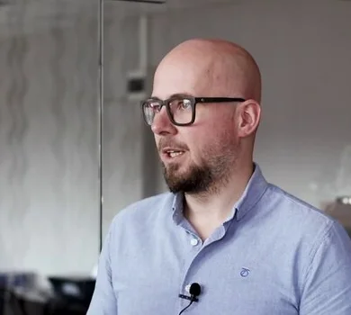Szukasz pomysłów na content w listopadzie? Zobacz, jakie pomysły przygotowali Piotrek i Wojtek i zainspiruj się we własnych tekstach! Niezależnie od tego, czy pracujesz w PR, content marketingu czy social mediach - na pewno będą dla Ciebie przydatne.

Wśród tematów:
1. Brexit
2. 11 listopada - Święto Niepodległości
3. Święto św. Marcina
4. Black Friday

W filmie zobaczysz, w jaki sposób wykorzystać te pomysły i przykłady naszych publikacji z zeszłego miesiąca - oparte na pomysłach, które podaliśmy wcześniej!