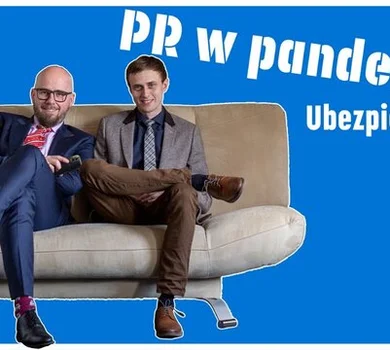 Skuteczny PR w czasie pandemii.
Media, informacje, content, covid…
Jak to wszystko rozumieć? 
Jak wykorzystać kryzys do budowania wizerunku firmy, która działa na rynku ubezpieczeń?
W Brandscope zajmujemy się komunikacją PR i marketingiem ubezpieczeń od prawie 10 lat. Wcześniej byliśmy menedżerami m.in w towarzystwie ubezpieczeń, ale również w banku i sieci doradców finansowych.
PR rynku finansowego, zarządzanie kryzysem w ubezpieczeniach, PR produktowy - to nasza codzienność.
Zapraszam do oglądnięcia rozmowy w ramach naszych porad, które przygotowujemy dla klientów obecnych i przyszłych.
Z tego filmiku dowiecie się, jakie tematy były interesujące dla mediów, które piszą o branży ubezpieczeniowej w czasie pandemii i jakie będą przykuwały uwagę, w tzw. nowej noralności.
Jak pisaliśmy informacje prasowe, żeby nawiązać do kryzysu wywołanego przez pandemię i mądrze pokazać rozwiązania ubezpieczeniowe?
Na co zwracamy uwagę myśląc o content marketingu?
Jak strategia komunikacji towarzystw ubezpieczeń powinna uwzględniać całe zamieszanie wokół covid-19?
Pracuję w branży komunikacji i public relations już blisko 20 lat. Byłem rzecznikiem banku, szefem departamentu public relations jednego z największych niezależnych pośredników finansowych, zarządzałem też wizerunkiem i biurem prasowym wicelidera polskiego rynku ubezpieczeń. 
Od dekady prowadzę firmę consultingową Brandscope, która wspiera zarządzanie komunikacją i marketingiem podmiotów tworzących rynek usług finansowych.
 Zarówno tych oferujących produkty konsumentom, jak i tych, które koncentrują się na relacjach B2B oraz współpracy z sieciami sprzedaży.
Przez te 20 lat zaliczyłem sporo sukcesów i trochę porażek, ale co ważniejsze, przeżyłem mnóstwo kryzysów, w tym co najmniej dwa o charakterze globalnym czyli takim, który miał istotny wpływ na kondycję gospodarki: bańka internetowa z początku lat 2000 oraz 2008 rok i zamieszanie na rynku finansowym.
Dziś przychodzi mi się mierzyć z nowym kryzysem, wywołanym przez pandemię Covid19.
 W jaki sposób odbija się on na wizerunku klientów Brandscope? Jakie kroki podjęliśmy już teraz, żeby wyjść z niego obronną ręką? Co należy robić, żeby ciężki czas przekuć na sukces? 
Proszę oglądajcie nasze materiały lub po prostu skontaktujcie się z nami.
Wideo, które oglądacie nie ma charakteru opracowania naukowego. Nie jest też „podręcznikiem”, którego fundamentem jest jakaś szkoła czy metodologia. Jest to zbiór naszych praktycznych porad i trochę przemyśleń, z którymi oczywiście nie trzeba się zgadzać. Ich źródłem są doświadczenia z czasów korporacyjnych oraz suma obserwacji, które poczyniliśmy już jako zarządzający w Brandscope, gdzie przez ostatnie 10 lat zrealizowaliśmy z zespołem około 200 mniejszych i większych projektów wizerunkowych.