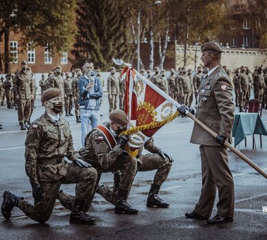 Wręczenie sztandaru wojskowego 4 Warmińsko - Mazurskiej Brygadzie OT