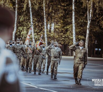 Wręczenie sztandaru wojskowego 4 Warmińsko - Mazurskiej Brygadzie OT