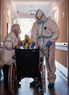 Ewakuacja pensjonariuszy DPS "Dom Kombatanta" w Zielonej Górze