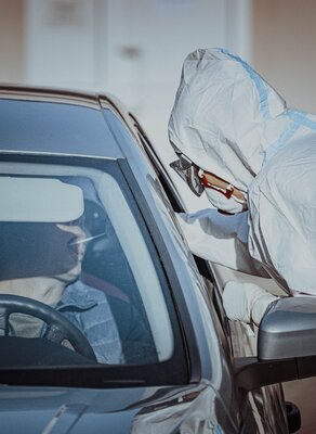 Mobilny punkt pobierania wymazów drivethru w Radomiu