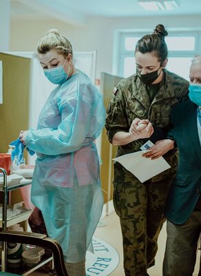 Wsparcie kombatantów i seniorów w procesie szczepień