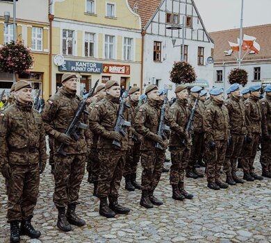 Trzebiatów - wręczenie sztandaru 14ZBOT i przysięga wojskowa