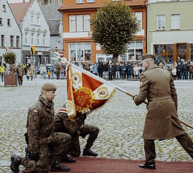 Trzebiatów - wręczenie sztandaru 14ZBOT i przysięga wojskowa