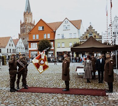 Trzebiatów - wręczenie sztandaru 14ZBOT i przysięga wojskowa