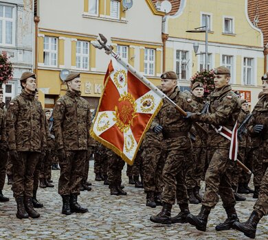 Trzebiatów - wręczenie sztandaru 14ZBOT i przysięga wojskowa