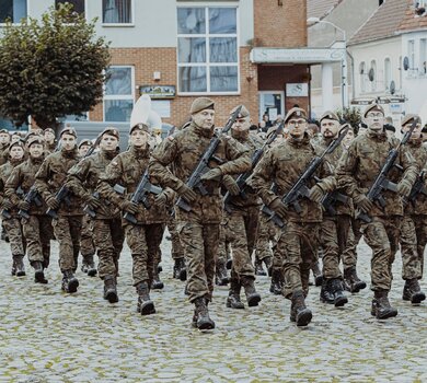 Trzebiatów - wręczenie sztandaru 14ZBOT i przysięga wojskowa