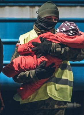 Żołnierze 3PBOT pomagają uchodźcom z Ukrainy