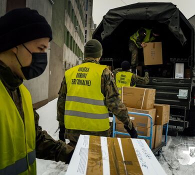 Przyjęcie transportu medykamentów w Hajnówce