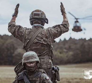 Procedury współdziałania ze śmigłowcem Mi-8 na poligonie w Wędrzynie