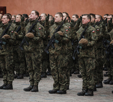 Przysięga wojskowa 18SBOT na Placu Zamkowym