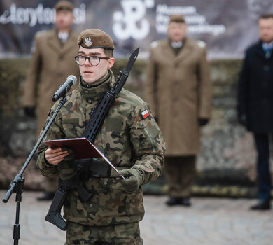 Przysięga wojskowa 18SBOT na Placu Zamkowym