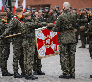 Przysięga wojskowa 18SBOT na Placu Zamkowym