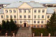 Klasa 2B, pod opieką wychowawczyni Anny Cichej, została wyróżniona za niezwykłą pomysłowość i pracowitość. Dzięki nim SP nr 3 w Kole odwiedziła planetowa ekipa, a placówka w nagrodę otrzymała m.in. voucher o wartości 11 000 zł na stworzenie własnej strefy bioróżnorodności w szkole!