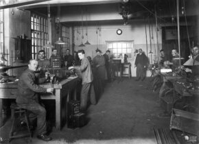 Centrala przy ul. Zielnej w Warszawie, 1927 (źródło ADM)