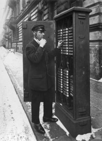 Centrala przy ul. Zielnej w Warszawie, 1927 (źródło ADM)