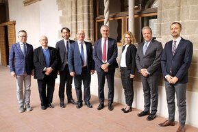 Na zdj. pierwszy z lewej dr. inż. Rafał Ossowski, na środku prof. Krzysztof Wilde, rektor PG i prof. Fabrizio Micari, rektor Uniwersyetu w Palermo, obok dr hab. inż. Aneta Łuczkiewicz