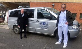 Na zdj.: dyrektor UCMMiT prof. Marcin Renke oraz wojewoda pomorski Dariusz Drelich