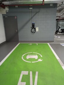 GreenWay-Polska-zamontowala-ladowarki-do-aut-elektrycznych-w-Elektrowni-Powisle-w-Warszawie.jpg