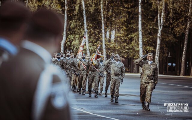 Wręczenie sztandaru wojskowego 4 Warmińsko - Mazurskiej Brygadzie OT