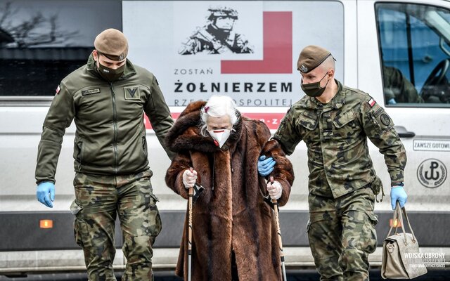 Wsparcie seniorów i kombatantów w procesie szczepień