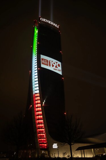 Generali Torre illuminata 01