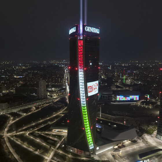 Generali Torre illuminata 02