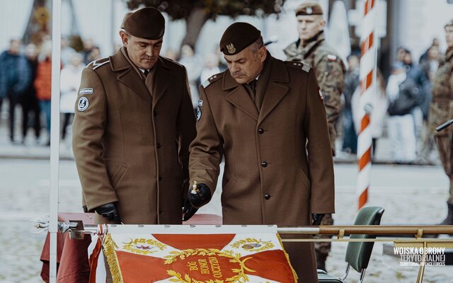 Trzebiatów - wręczenie sztandaru 14ZBOT i przysięga wojskowa