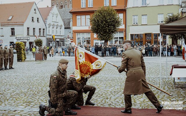 Trzebiatów - wręczenie sztandaru 14ZBOT i przysięga wojskowa