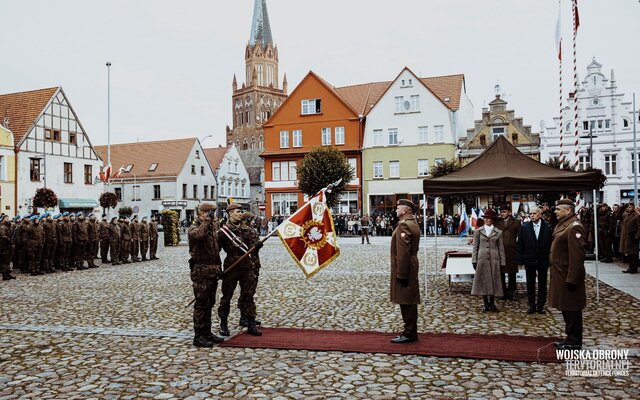 Trzebiatów - wręczenie sztandaru 14ZBOT i przysięga wojskowa