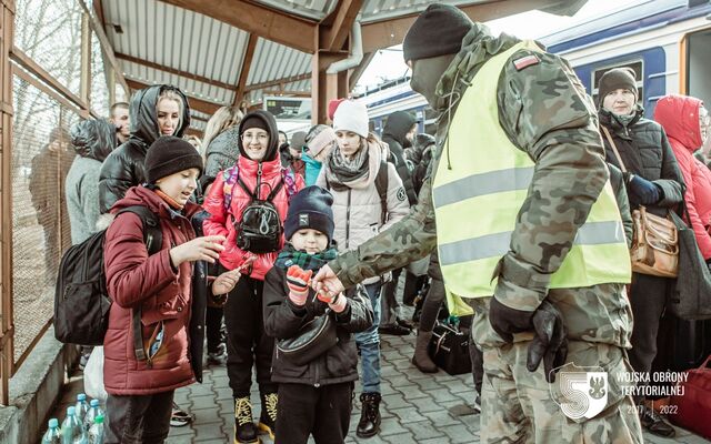 Podlascy terytorialsi w punkcie recepcyjnym Dworzec PKP Przemyśl