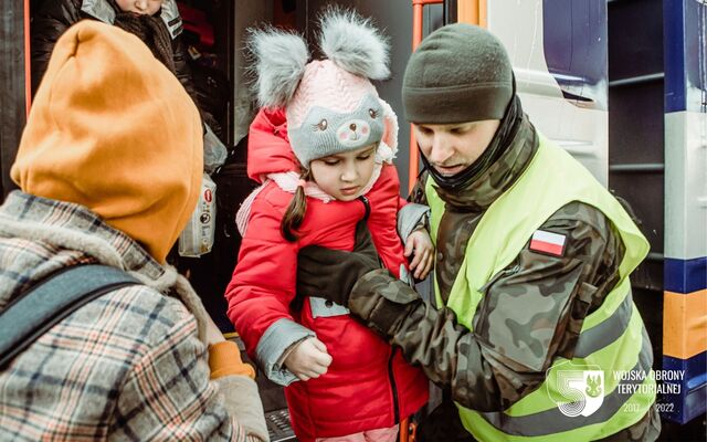 Podlascy terytorialsi w punkcie recepcyjnym Dworzec PKP Przemyśl