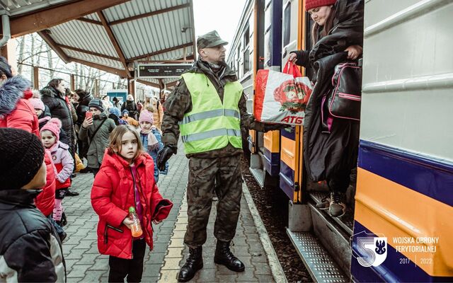 Podlascy terytorialsi w punkcie recepcyjnym Dworzec PKP Przemyśl