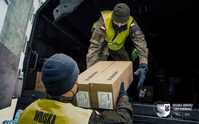 Przyjęcie transportu medykamentów w Hajnówce