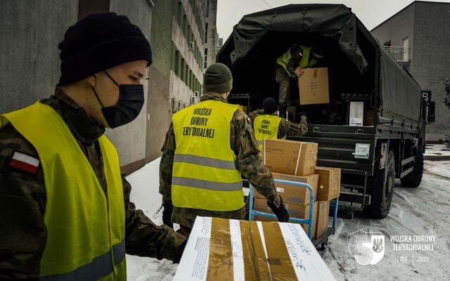 Przyjęcie transportu medykamentów w Hajnówce