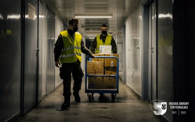 Przyjęcie transportu medykamentów w Hajnówce