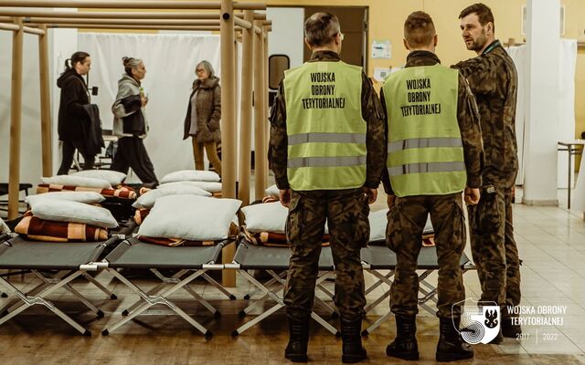 Zamość. Żołnierze 2 Lubelskiej Brygady OT w punkcie recepcyjnym.