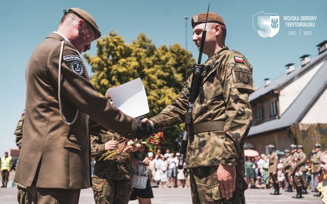 Przysięga mazowieckich terytorialsów w Książenicach