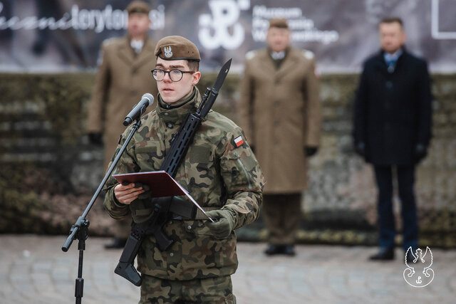 Przysięga wojskowa 18SBOT na Placu Zamkowym