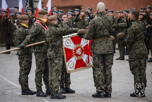 Przysięga wojskowa 18SBOT na Placu Zamkowym