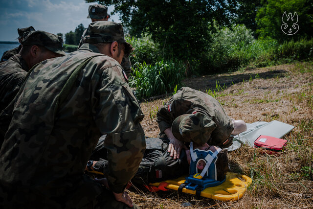 Szkolenie żołnierzy 6MBOT z ratownictwa wodnego z WOPR i OSP