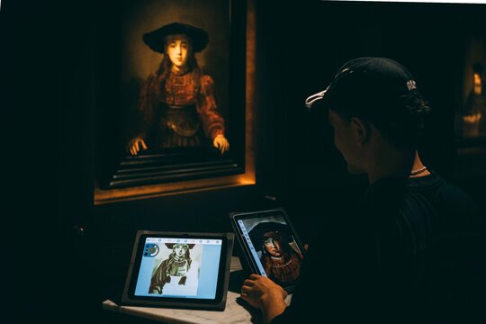 Noc Innowacji 2023_warsztaty Maluj jak Rembrandt fot.1 Zamek Królewski w Warszawie
