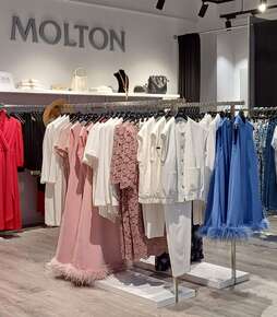 Molton w Centrum Riviera ofertuje najwyższej jakości odzież dla kobiet.jpg