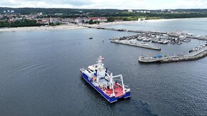 EN 
‘There is no better ambassador of Polish science than the r/v Oceanograf,’ said the Rector of the University of Gdańsk, Professor Piotr Stepnowski, when the UG research vessel arrived at the pier in Sopot. See the highlights of the welcome ceremony attended by distinguished guests, researchers, and the crew of BaltArctic Research Cruise. During the event, the citizens of Sopot had the unique opportunity to see our r/v Oceanograf up close.
Production: Mateusz Byczkowski

 Like, comment, subscribe to our channel, and visit our website for more insights into the BaltArctic project! https://barc.ug.edu.pl/ 
#BaltArctic
 PL 
„Nie ma lepszego ambasadora polskiej nauki niż r/v Oceanograf” - powiedział Rektor Uniwersytetu Gdańskiego, prof. Piotr Stepnowski, gdy statek naukowo-badawczy UG przybił do sopockiego mola. Prezentujemy najważniejsze momenty ceremonii powitania statku, w której wzięli udział znamienici goście, naukowcy oraz uczestnicy projektu BaltArctic Research Cruise. Podczas wydarzenia mieszkańcy Sopotu mieli również niepowtarzalną okazję zobaczyć z bliska i zwiedzić naszego Oceanografa. 
Realizacja: Mateusz Byczkowski

Polub, komentuj, subskrybuj nasz kanał i odwiedź naszą stronę internetową, 
aby uzyskać więcej informacji na temat projektu BaltArctic! 
https://barc.ug.edu.pl/ 
#BaltArctic