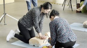 28 kwietnia 2022 r. odbył się II Dzień Bezpieczeństwa Pracy i Ochrony Zdrowia dla pracowników Uniwersytetu Gdańskiego. Prowadzone były wykłady dotyczące kultury bezpieczeństwa i medycyny podróży oraz warsztaty z I pomocy i środków ochrony indywidulanej. Zainteresowani ochroną zdrowia skorzystali z badań i konsultacji pielęgniarskich, mogli też wziąć udział w ćwiczeniach prowadzonych przez fizjoterapeutów, a przede wszystkim biegu dla zdrowia.