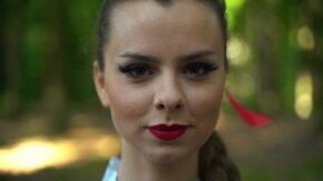 Zespół Pieśni i Tańca UG "Jantar" działa przy Uniwersytecie Gdańskim od początku jego istnienia. Świętując 50-lecie działalności, Zespół postanowił odświeżyć wizerunek medialny. W ramach prowadzonej kampanii powstał film promocyjny, w którym prezentowany jest nowy logotyp.

Realizacja nagrania: Tomasz Hirsz, Jarosław Hirsz - native7
Nagranie zrealizowano w czerwcu 2021 r. w Sopocie
Muzyka: Wiązanka melodii ludowych w aranżacji Rafała Ringwelskiego
W nagraniu udział wzięli tancerze i muzycy Zespołu Pieśni i Tańca Uniwersytetu Gdańskiego "Jantar"